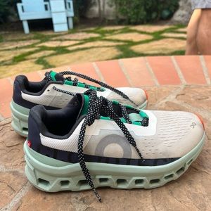 Women’s On Cloudmonsters